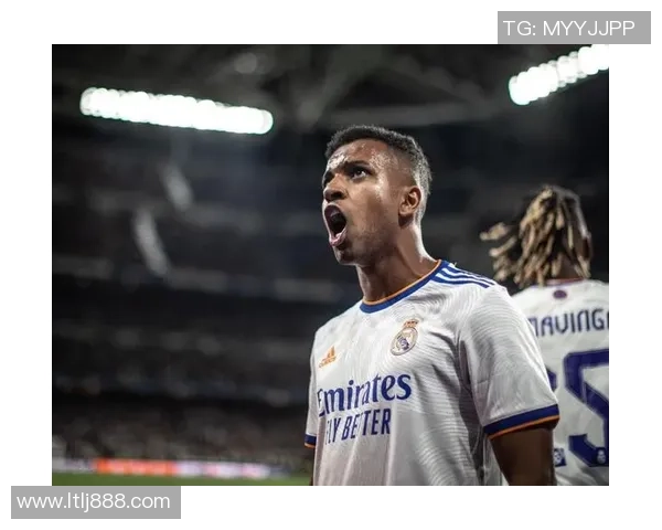 街头绿茵激情闪耀帅气球星演绎非凡足球魅力